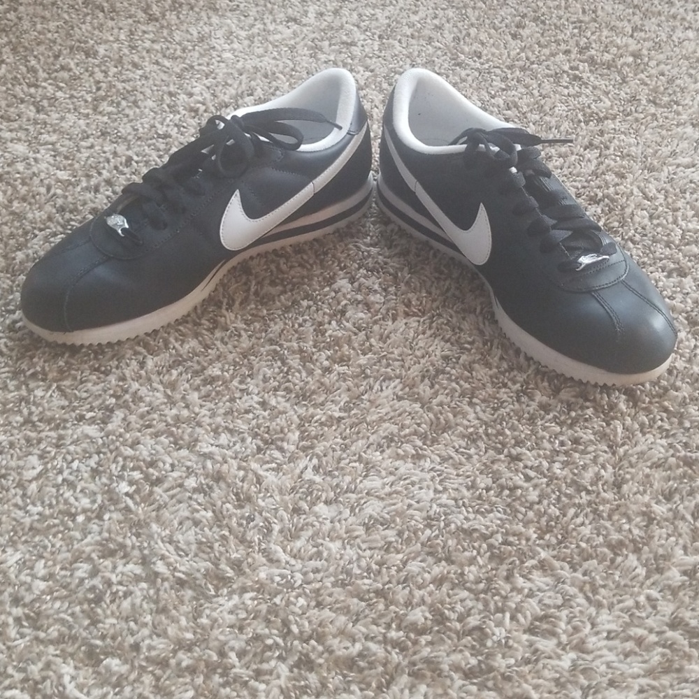True classic barely worn Nike Cortez